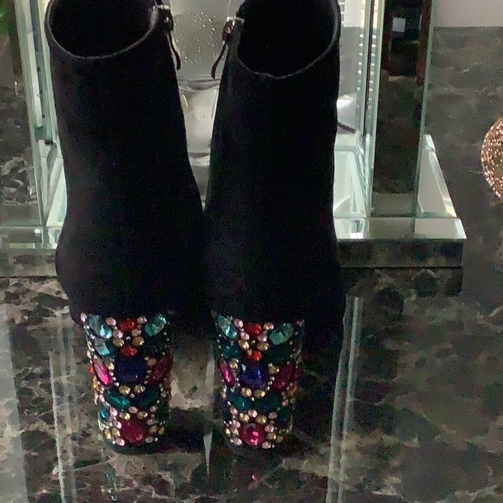 Shoe - Picture 3 of 4